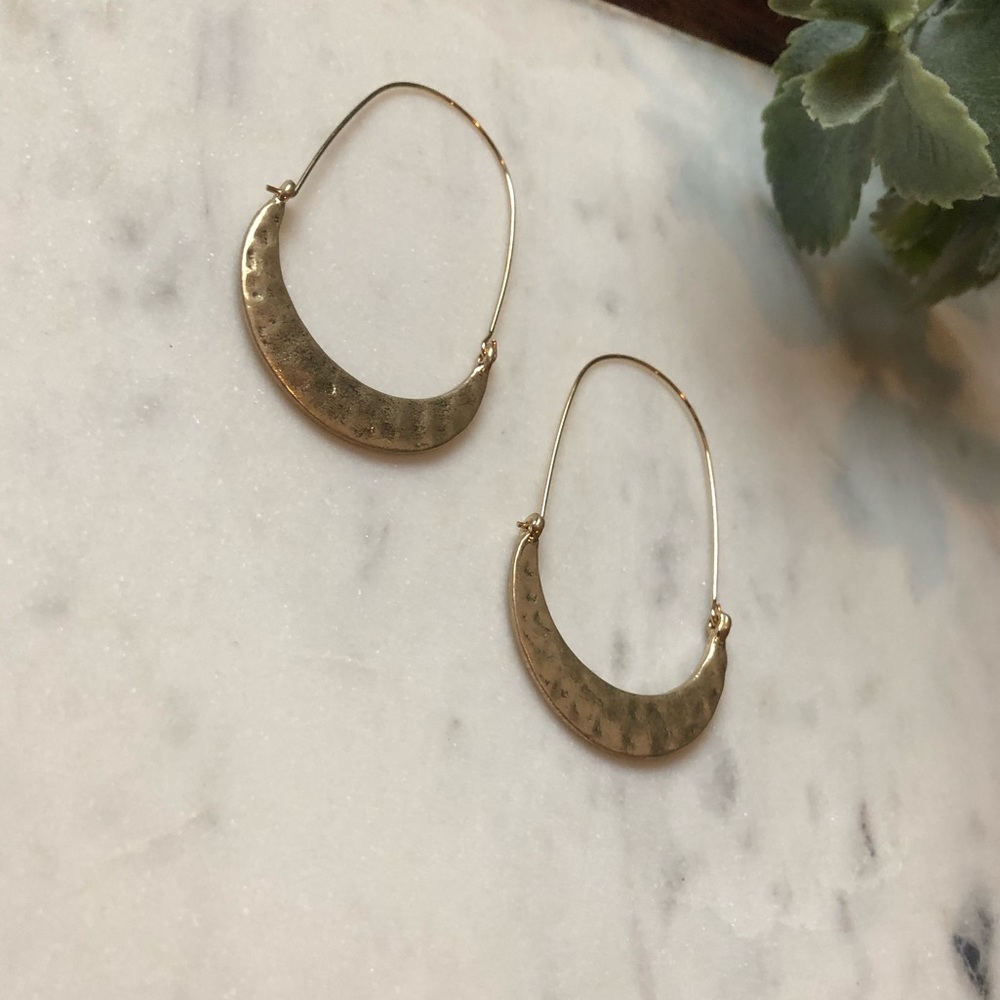 The Scarlett - Semi-Circle Vintage Gold Hoops - Picture 4 of 6